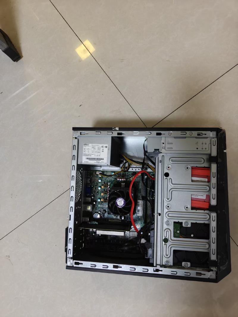 装满内存和 SSD、接好线之后