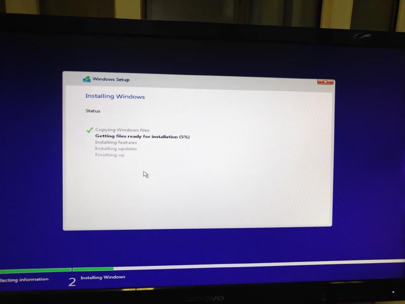 Windows 安装程序正在把系统文件写进 SSD